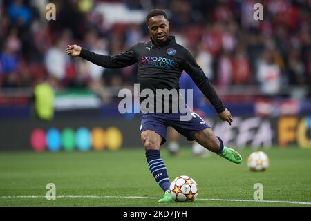 Raheem Sterling de Manchester City lors de l'échauffement avant le match de finale du quart de la Ligue des champions de l'UEFA, coupe deux entre l'Atlético de Madrid et la ville de Manchester à Wanda Metropolitano sur 13 avril 2022 à Madrid, en Espagne. (Photo de Jose Breton/Pics action/NurPhoto) Banque D'Images