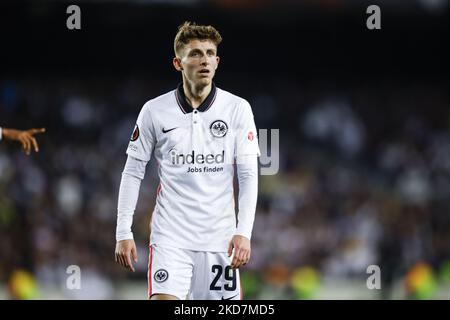 Jesper Lindstrom, lors de la deuxième partie du match de la Ligue Europa entre le FC Barcelone et Eintracht Frankfurt au stade Camp Nou sur 14 avril 2022 à Barcelone, Espagne. (Photo par Xavier Bonilla/NurPhoto) Banque D'Images