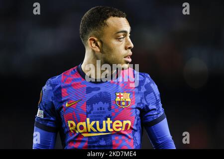 02 Ségino Dest du FC Barcelone lors de la deuxième phase finale du match de la Ligue Europa entre le FC Barcelone et Eintracht Frankfurt au stade Camp Nou sur 14 avril 2022 à Barcelone, Espagne. (Photo par Xavier Bonilla/NurPhoto) Banque D'Images