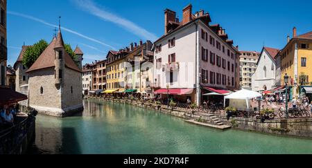 Vue panoramique sur le Palais de l'Ille dans le centre d'Annecy, haute-Savoie, Fance Banque D'Images