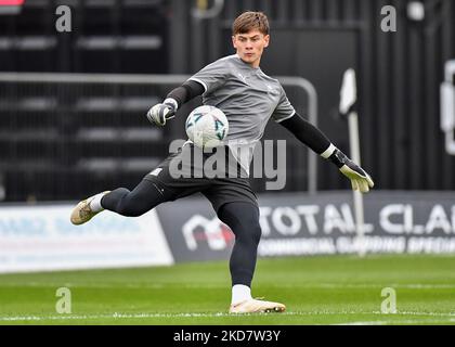 Cleethorpes, Royaume-Uni. 05th novembre 2022. Le gardien de but de Plymouth Argyle Michael Cooper (1) s'échauffe pendant la coupe Emirates FA First Round Match Grimsby Town vs Plymouth Argyle à Blundell Park, Cleethorpes, Royaume-Uni, 5th novembre 2022 (photo de Stanley Kasala/News Images) à Cleethorpes, Royaume-Uni, le 11/5/2022. (Photo de Stanley Kasala/News Images/Sipa USA) crédit: SIPA USA/Alay Live News Banque D'Images