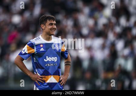 Juventus en avant Paulo Dybala (10) regarde pendant le match de football de la série A n.33 JUVENTUS - BOLOGNE sur 16 avril 2022 au stade Allianz à Turin, Piémont, Italie. Résultat final: Juventus-Bologna 1-1. (Photo de Matteo Bottanelli/NurPhoto) Banque D'Images