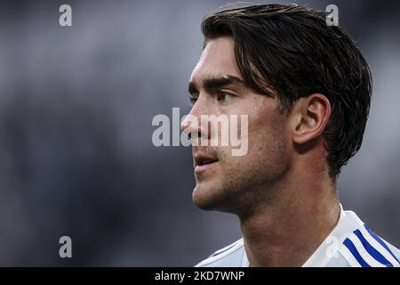 Juventus avant Dusan Vlahovic (7) regarde pendant le match de football de la série A n.33 JUVENTUS - BOLOGNE sur 16 avril 2022 au stade Allianz à Turin, Piémont, Italie. Résultat final: Juventus-Bologna 1-1. (Photo de Matteo Bottanelli/NurPhoto) Banque D'Images