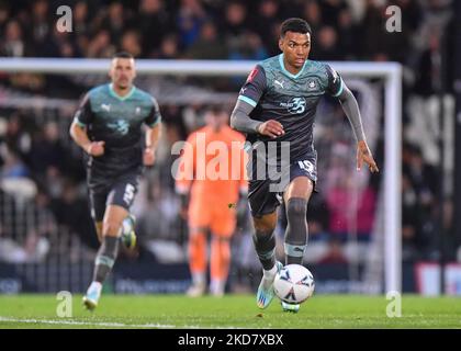 Cleethorpes, Royaume-Uni. 05th novembre 2022. Plymouth Argyle attaquant Morgan Whittaker (19) attaquant avec le ballon pendant la coupe Emirates FA First Round Match Grimsby Town vs Plymouth Argyle à Blundell Park, Cleethorpes, Royaume-Uni, 5th novembre 2022 (photo de Stanley Kasala/News Images) à Cleethorpes, Royaume-Uni, le 11/5/2022. (Photo de Stanley Kasala/News Images/Sipa USA) crédit: SIPA USA/Alay Live News Banque D'Images