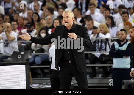 John Patrick, entraîneur en chef de MHP Riesen Ludwigsburg pendant le jeu U-BT Cluj-Napoca / MHP Riesen Ludwigsburg, Ligue des champions de basket-ball, BT Arena, Cluj-Napoca, Roumanie 19 avril 2022 (photo de Flaviu Buboi/NurPhoto) Banque D'Images