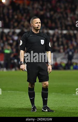 Arbitre, David Webb lors du match de championnat Sky Bet entre Nottingham Forest et West Bromwich Albion au City Ground, Nottingham, le lundi 18th avril 2022. (Photo de Jon Hobley/MI News/NurPhoto) Banque D'Images