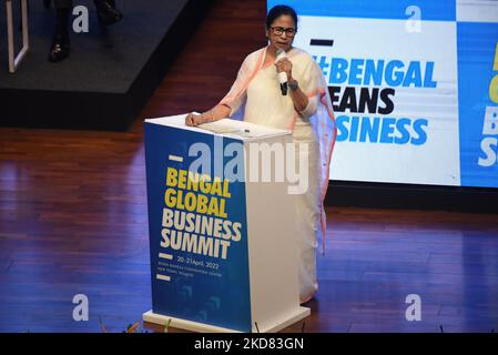 La ministre en chef du Bengale occidental, Mamata Banerjee, prononce son discours lors de l'inauguration 6th du Sommet mondial des affaires du Bengale (BGBS) à Kolkata, en Inde, mercredi, le 20 avril,2022. (Photo de Debajyoti Chakraborty/NurPhoto) Banque D'Images