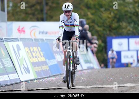 NAMUR, BELGIQUE - NOVEMBRE 5 : Marianne vos des pays-Bas pendant la Croix Cyclo 2022 de l'UEC - course d'élite des femmes à la ville de Namur sur 5 novembre 2022 à Namur, Belgique (photo de Patrick Goosen/Orange Pictures) Banque D'Images