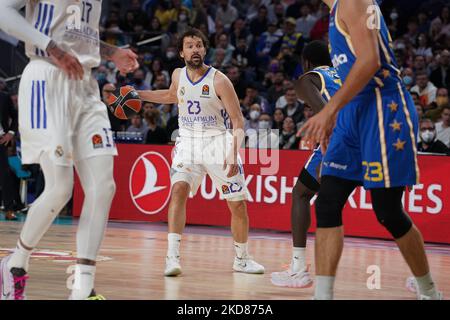 Sergio Llull des gestes du Real Madrid pendant l'Euroligue des compagnies aériennes turques Jouez au match 2 entre le Real Madrid et Maccabi Playtika tel Aviv au Centre Wizink sur 22 avril 2022 à Madrid, Espagne. (Photo par Oscar Gonzalez/NurPhoto) Banque D'Images