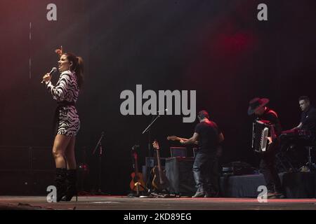 La chanteuse brésilienne Paula Fernandes, dans un concert au SuperBock Arena sur 23 avril 2022, Porto, Portugal (photo de Rita Franca/NurPhoto) Banque D'Images