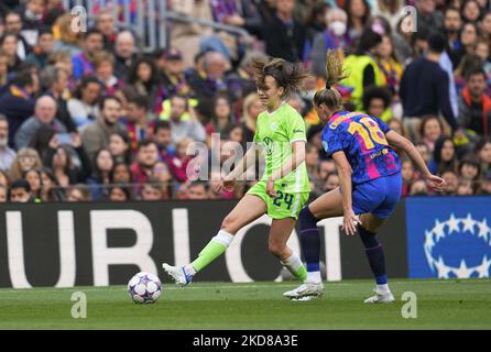 Joelle Wedemeyer de VFL Wolfsburg contrôle le ballon pendant le FC Barcelone contre VFL Wolfsburg, Ligue des champions de l'UEFA semi-finale au Camp Nou, Barcelone, Espagne sur 22 avril 2022. (Photo par Ulrik Pedersen/NurPhoto) Banque D'Images
