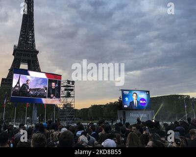 Place du champs de Mars , Président français Emmanuel Macron est réélu Président en France - 24 avril 2022, Paris (photo de Daniel Pier/NurPhoto) Banque D'Images