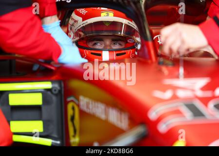 Charles Leclerc (mon) Ferrari F1-75 pendant le Championnat de Formule 1 Formule 1 Rolex Emilia Romagna Grand Prix 2022, 4rd tour de la FIA Formule 1 2022 Championnat du monde sur 24 avril 2022 au circuit Enzo e Dino Ferrari à Imola, Italie (photo par Alessio de Marco/LiveMedia/NurPhoto) Banque D'Images