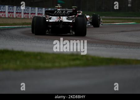 Mick Schumacher (GER) Haas VF-22 pendant le Championnat de Formule 1 Formule 1 Rolex Emilia Romagna Grand Prix 2022, 4rd tour du Championnat du monde de Formule 1 de la FIA 2022 sur 24 avril 2022 au circuit Enzo e Dino Ferrari à Imola, Italie (photo par Alessio de Marco/LiveMedia/NurPhoto) Banque D'Images