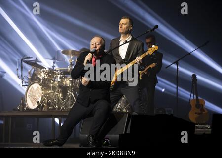 Groupe écossais simple Mind, dans un concert à Coliseu do Porto, sur 24 avril 2022, Porto, Portugal (photo de Rita Franca/NurPhoto) Banque D'Images