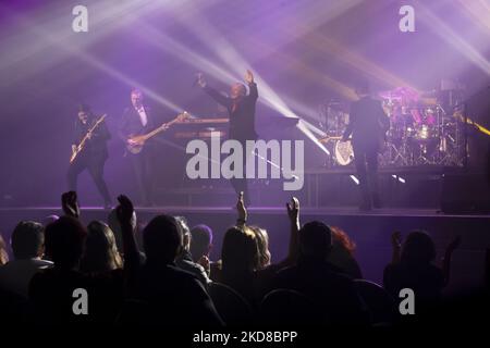 Groupe écossais simple Mind, dans un concert à Coliseu do Porto, sur 24 avril 2022, Porto, Portugal (photo de Rita Franca/NurPhoto) Banque D'Images