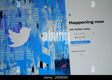 Dans cette illustration, le logo Twitter du réseau social de microblogging est affiché sur l'écran d'un ordinateur sur 25 avril 2022 à New York, Etats-Unis. Le conseil d'administration de Twitter a accepté une offre du milliardaire Elon Musk d'acheter la société de médias sociaux et de la rendre privée, a annoncé la société lundi. (Photo de John Nacion/NurPhoto) Banque D'Images