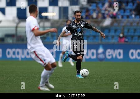 Vittorio Parigini (Côme 1907) en action pendant le match de football italien série B Como 1907 vs LR Vicenza sur 25 avril 2022 au Stadio Giuseppe Sinigaglia à Côme, Italie (photo de Francesco Scaccianoce/LiveMedia/NurPhoto) Banque D'Images