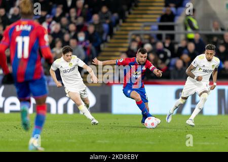 James McArthur de Crystal Palace en action lors du match de la Premier League entre Crystal Palace et Leeds United à Selhurst Park, Londres, le lundi 25th avril 2022. (Photo de Juan Gasparini/MI News/NurPhoto) Banque D'Images