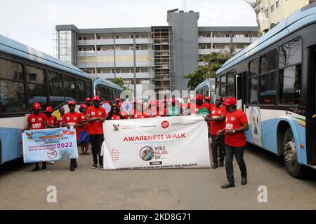 Le ministère de la Santé de l'État de Lagos et ses partenaires ont mis en place une marche de sensibilisation pour commémorer la Journée mondiale contre le paludisme de l'an 2022 à Alausa, Ikeja, Lagos, Nigeria, mardi, 26 avril 2022. (Photo par Adekunle Ajayi/NurPhoto) Banque D'Images