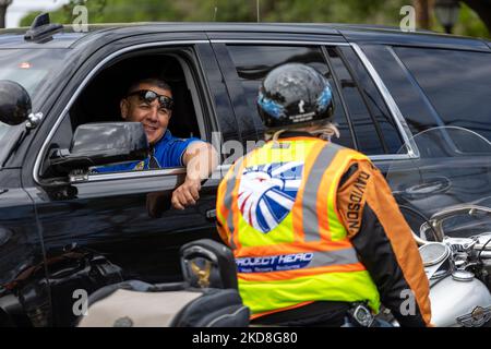 Les cyclistes du Project HERO sont vus lorsqu'ils participent au Texas Challenge 2022 ; un trajet de six jours à vélo de 400 km de San Antonio à Dallas, Texas. Project HERO est un organisme à but non lucratif qui bénéficie aux anciens combattants blessés et handicapés et aux premiers intervenants par le biais de divers programmes et événements de cyclisme. Mardi, 26 avril 2022 à Georgetown, Texas. (Photo de Jason Whitman/NurPhoto) Banque D'Images