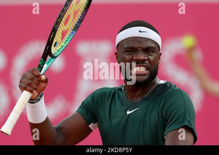 Frances Tiafoe des Etats-Unis célèbre un point sur Alejandro Davidovich Fokina de l'Espagne pendant le tournoi de tennis Open d'Estoril 250, au Clube de Tenis do Estoril à Cascais, Portugal, sur 29 avril 2022. (Photo par Pedro Fiúza/NurPhoto) Banque D'Images