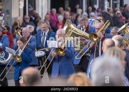 Selkirk, le vendredi 29 avril 2022. Selkirk Silver Band, joue le long de la rue High à Selkirk avant qu'Adam Nichol, nommé Royal Burgh Standard Bearer pour 2022, soit porté en altitude dans les rues de Selkirk, par ses préposés qui le soutiront pendant la circonscription de Selkirk Common Riding 2022. Adam, 27 ans, originaire de Selkirk, Un Souter, portera le drapeau ou la norme du Royal Burgh de Selkirk, le vendredi 17th mai 2022. (Image Rob Gray) (photo de Rob Gray/NurPhoto) Banque D'Images