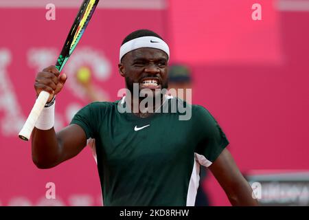 Frances Tiafoe des Etats-Unis célèbre un point sur Alejandro Davidovich Fokina de l'Espagne pendant le tournoi de tennis Open d'Estoril 250, au Clube de Tenis do Estoril à Cascais, Portugal, sur 29 avril 2022. (Photo par Pedro Fiúza/NurPhoto) Banque D'Images