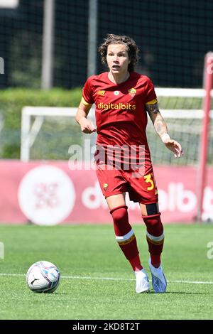 Elena Linari (EN TANT que Roma Women) lors du match de la coupe italienne des femmes 2021/22 entre AS Roma et Empoli Ladies au stade Tre Fontane le 30 avril 2022. (Photo de Fabrizio Corradetti/LiveMedia/NurPhoto) Banque D'Images