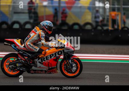 Pol Espargaro d'Espagne et Repsol Honda Team se promènaient lors de la pratique qualifiante du Grand Prix MotoGP d'Indonésie au circuit international de rue Mandalika sur 19 mars 2022 à Lombok, en Indonésie. (Photo de Garry Lotulung/NurPhoto) Banque D'Images