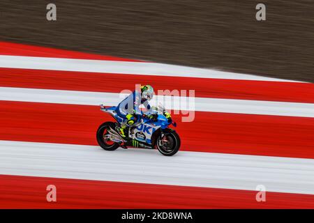 Joan Mir d'Espagne et l'équipe SUZUKI ECSTAR se promèvent pendant la pratique qualifiante du Grand Prix MotoGP d'Indonésie au circuit international de rue Mandalika sur 19 mars 2022 à Lombok, en Indonésie. (Photo de Garry Lotulung/NurPhoto) Banque D'Images