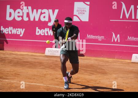 Frances Tiafoe des États-Unis concurrence contre Sebastian Baez d'Argentine dans la finale du tournoi de tennis ATP 250 ouvert du millénaire Estoril au club de tennis d'Estoril, Estoril, Portugal sur 1 mai 2022. (Photo de Nuno Cruz/NurPhoto) Banque D'Images