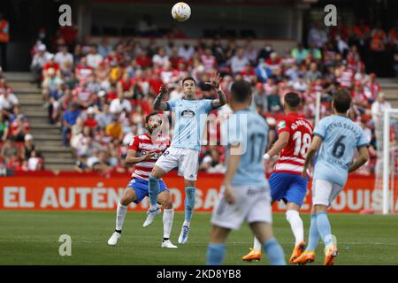 Santi Mina, de RC Celta pendant le match de la Liga entre Grenade CF et RC Celta de Vigo au stade Nuevo Los Carmenes sur 01 mai 2022 à Grenade, Espagne. (Photo par Ãlex Cámara/NurPhoto) Banque D'Images