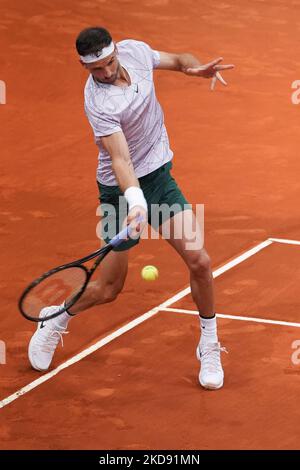 Grigor Dimitrov de bulgarie joue lors de leur première partie contre Maxime Cressy des Etats-Unis le cinquième jour de l'ouverture de Mutua Madrid à la Caja Magica sur 02 mai 2022 à Madrid, Espagne. (Photo par Oscar Gonzalez/NurPhoto) Banque D'Images