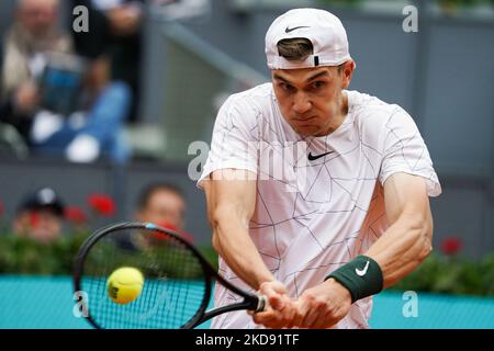 Jack Draper, de Grande-Bretagne, joue dans leur deuxième match rond contre Andrey Rublev pendant le sixième jour de l'ouverture de Mutua Madrid à la Caja Magica sur 03 mai 2022 à Madrid, Espagne. (Photo par Oscar Gonzalez/NurPhoto) Banque D'Images