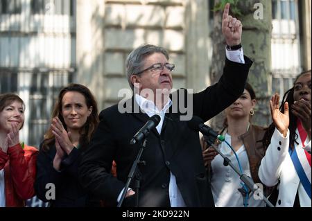 Parti de gauche français la France Insoumise (LFI) membre du Parlement Jean-Luc Melenson, ancien candidat à la présidence qui a terminé troisième au premier tour de l'élection, prononce un discours lors de la journée annuelle de mai (fête du travail) marquant la journée internationale des travailleurs sur la place de la République à Paris sur 1 mai, 2022. (Photo de Quentin Veuillet/NurPhoto) Banque D'Images