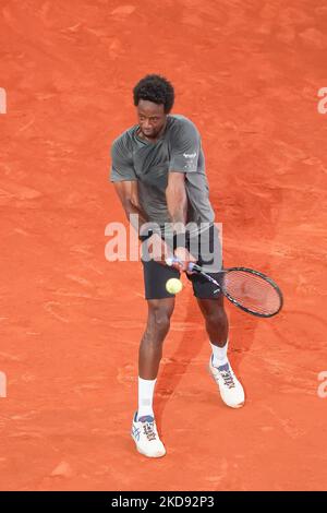 Gael Monfils de France joue contre Novak Djokovic de Serbie lors de leur tournoi de tennis ouvert ATP Tour Madrid 2022 au Caja Magica à Madrid sur 3 mai 2022. Espagne (photo par Oscar Gonzalez/NurPhoto) Banque D'Images