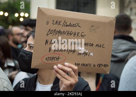 Rassemblement de protestation des membres du LGBTQ et d'autres militants trois ans après le meurtre de l'activiste du LGBTQ Zak Kostopoulos (Zackie Oh) à Athènes, en Grèce, sur 3 mai 2022. (Photo de Nikolas Kokovovlis/NurPhoto) Banque D'Images