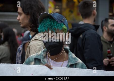 Rassemblement de protestation des membres du LGBTQ et d'autres militants trois ans après le meurtre de l'activiste du LGBTQ Zak Kostopoulos (Zackie Oh) à Athènes, en Grèce, sur 3 mai 2022. (Photo de Nikolas Kokovovlis/NurPhoto) Banque D'Images