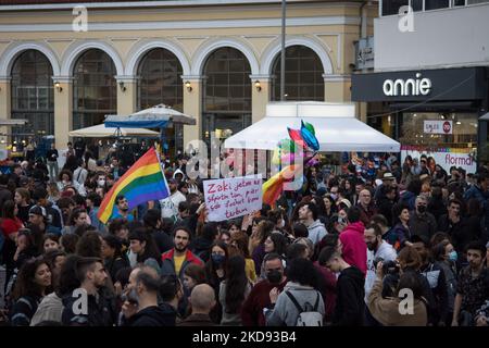 Rassemblement de protestation des membres du LGBTQ et d'autres militants trois ans après le meurtre de l'activiste du LGBTQ Zak Kostopoulos (Zackie Oh) à Athènes, en Grèce, sur 3 mai 2022. (Photo de Nikolas Kokovovlis/NurPhoto) Banque D'Images
