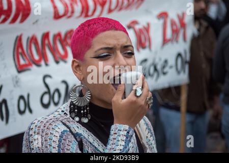 Rassemblement de protestation des membres du LGBTQ et d'autres militants trois ans après le meurtre de l'activiste du LGBTQ Zak Kostopoulos (Zackie Oh) à Athènes, en Grèce, sur 3 mai 2022. (Photo de Nikolas Kokovovlis/NurPhoto) Banque D'Images