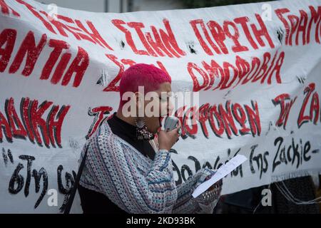Rassemblement de protestation des membres du LGBTQ et d'autres militants trois ans après le meurtre de l'activiste du LGBTQ Zak Kostopoulos (Zackie Oh) à Athènes, en Grèce, sur 3 mai 2022. (Photo de Nikolas Kokovovlis/NurPhoto) Banque D'Images