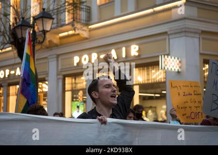 Rassemblement de protestation des membres du LGBTQ et d'autres militants trois ans après le meurtre de l'activiste du LGBTQ Zak Kostopoulos (Zackie Oh) à Athènes, en Grèce, sur 3 mai 2022. (Photo de Nikolas Kokovovlis/NurPhoto) Banque D'Images