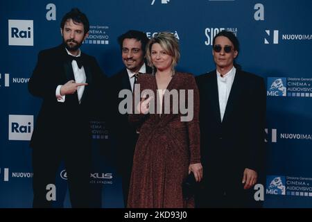 (G-D) Fabio d'Innocenzo, Alberto Ferrari, Roberta Sammarelli et Luca Ferrari du groupe Verdena assistent au tapis rouge David Di Donatello sur 03 mai 2022 à Rome, en Italie, en 67th. (Photo par Luca Carlino/NurPhoto) Banque D'Images