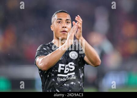 Youri Tielemans de Leicester City FC gestes pendant la finale de la Ligue des conférences de l'UEFA deux matchs entre AS Roma et Leicester City FC sur 5 mai 2022 à Rome, Italie. (Photo de Giuseppe Maffia/NurPhoto) Banque D'Images