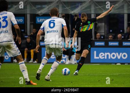 Ediz Dzeko en action pendant la série Un match de football entre le FC Internazionale et le FC Empoli au Stadio Giuseppe Meazza à San Siro, Milan, Italie sur 06 mai, 2022 (photo de Mairo Cinquetti/NurPhoto) Banque D'Images