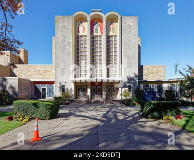 Église catholique romaine Saint-Nicolas de Tolentine, sur Goethals Avenue, Hillside, Jamaïque, Queens, New York. Banque D'Images