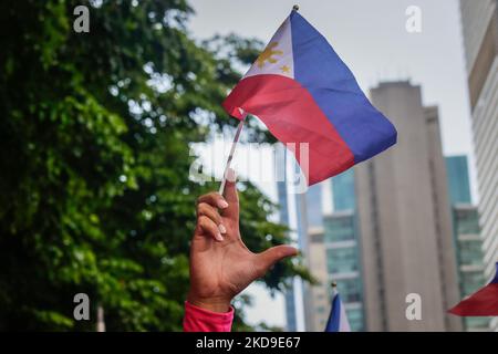 Les partisans du vice-président Leni Robredo, candidat à la présidence, et le sénateur Francis 'Kiko' Pangilinan, candidat à la présidence, montrent leur plein soutien à leur dernier coup de pied de campagne à Ayala, à Makati, aux Philippines, sur 7 mai 2022. (Photo par Ryan Eduard Benaid/NurPhoto) Banque D'Images
