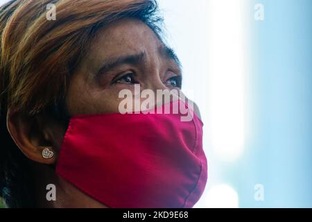 Les partisans du vice-président Leni Robredo, candidat à la présidence, et le sénateur Francis 'Kiko' Pangilinan, candidat à la présidence, montrent leur plein soutien à leur dernier coup de pied de campagne à Ayala, à Makati, aux Philippines, sur 7 mai 2022. (Photo par Ryan Eduard Benaid/NurPhoto) Banque D'Images
