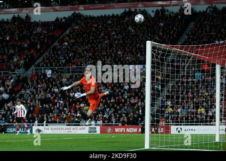 Bailey Peackock-Farrell, de Sheffield mercredi, enregistre un tir lors de la demi-finale 1 de la Ligue des Bet de Sky, demi-finale 1st jambe entre Sunderland et Sheffield mercredi au Stade de lumière, Sunderland, le vendredi 6th mai 2022. (Photo de will Matthews/MI News/NurPhoto) Banque D'Images